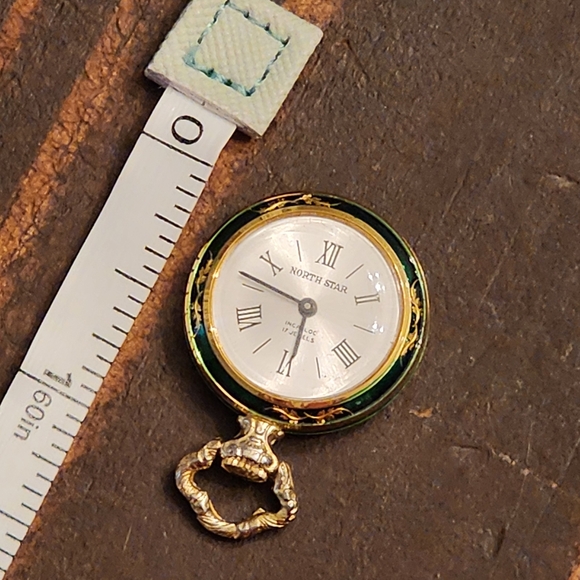north star Accessories - Vintage Swiss Made Sorna 17 Jewel Green Enamel Wind Up Ladies Pocket Watch